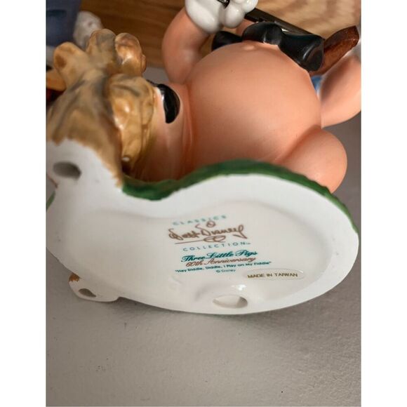 Walt Disney Three Little Pigs - Picture 7 of 10